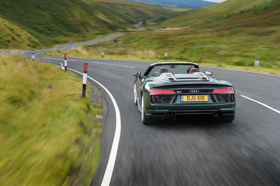 Audi R8 Spyder V10 Plus 2017 года  (UK) (фото 6 из 40)